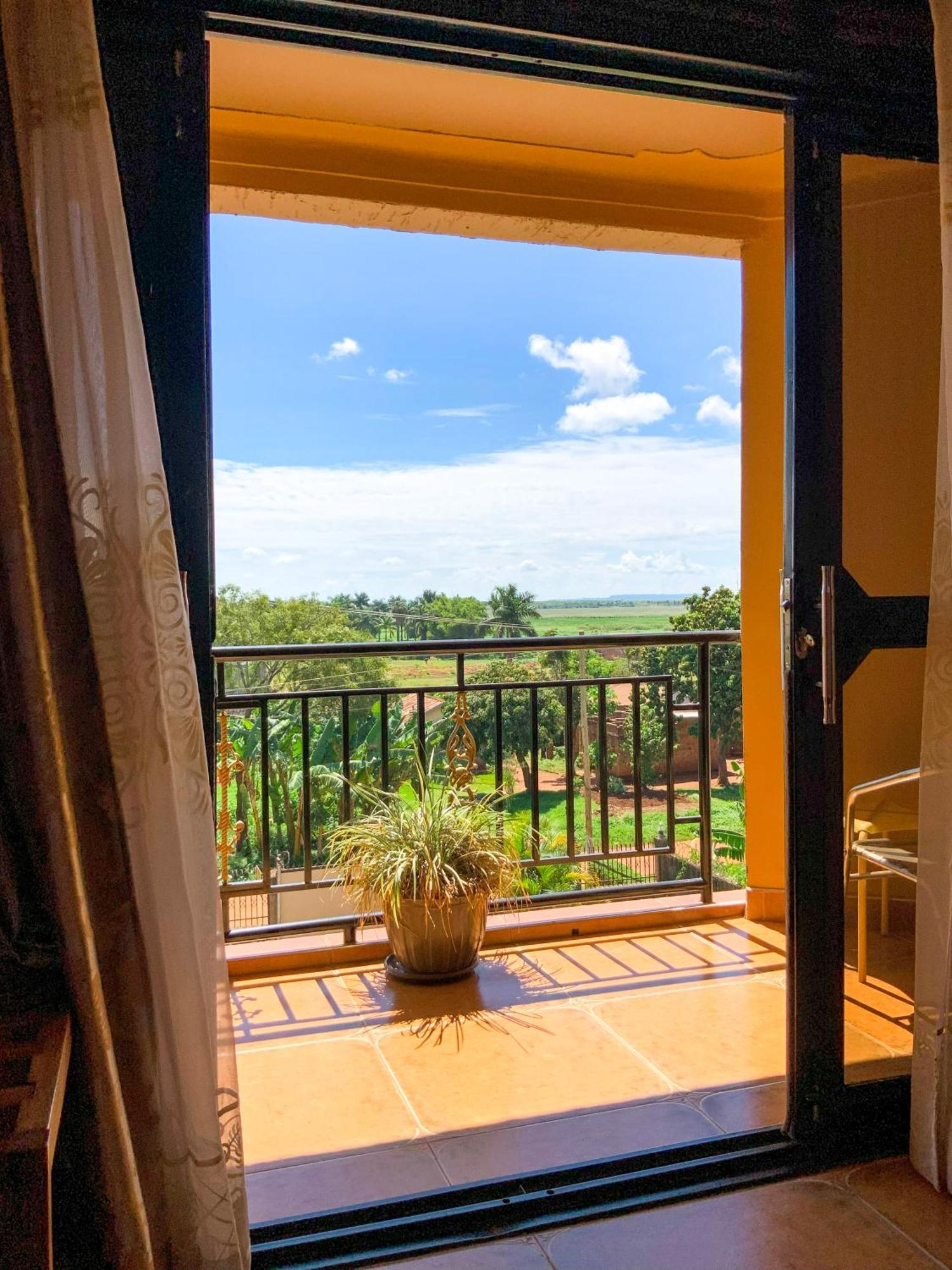 Hendo Hotel Entebbe Luaran gambar