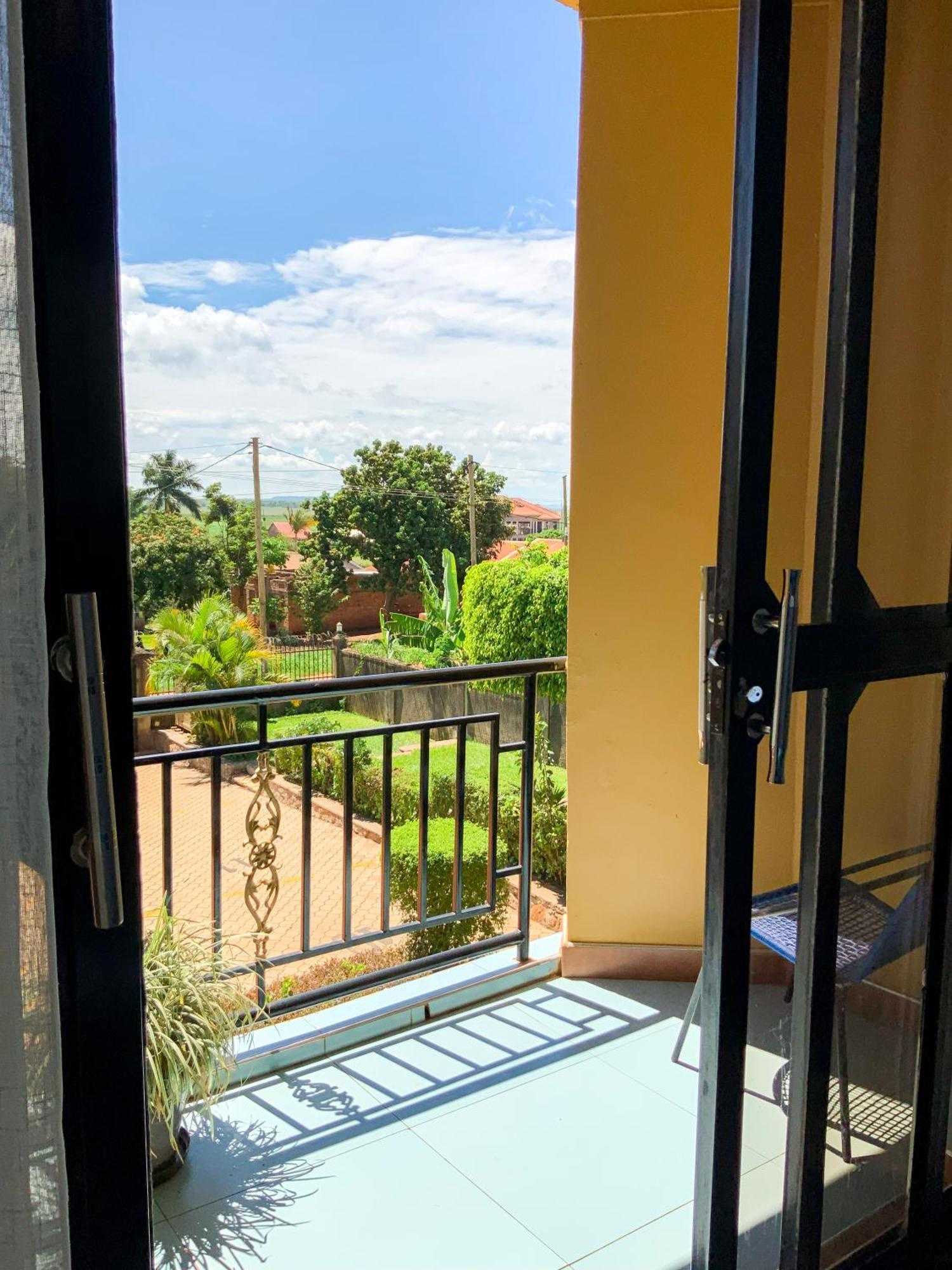 Hendo Hotel Entebbe Luaran gambar